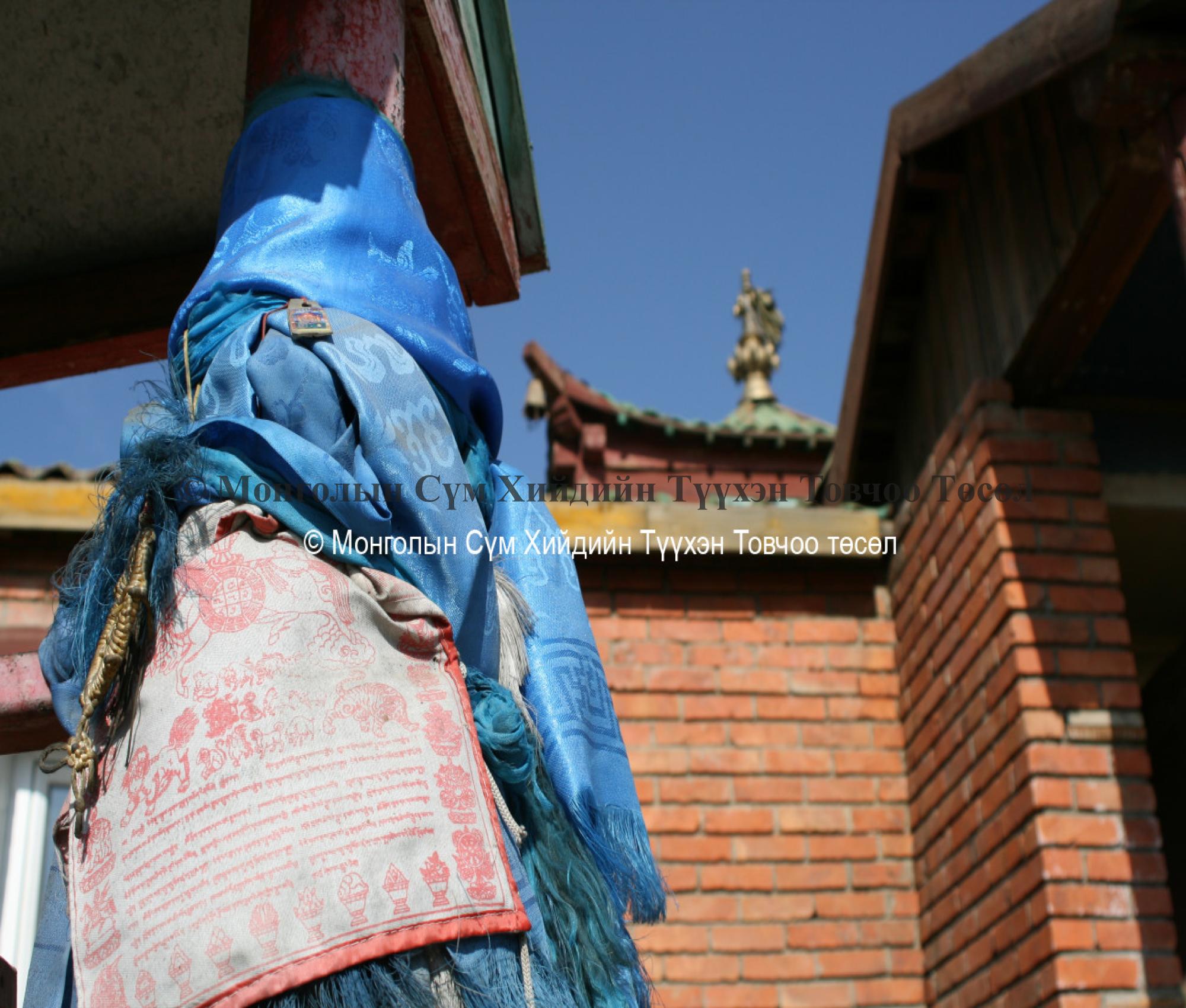 Silken scarves and prayer flags